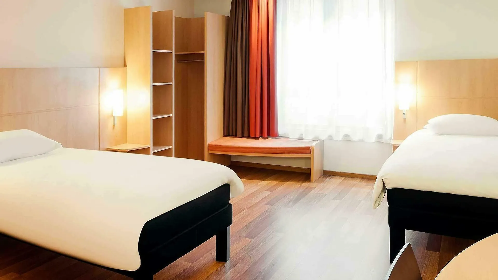 Ibis Hotel Brussels Centre Gare Du Midi Saint-Gilles 3*,